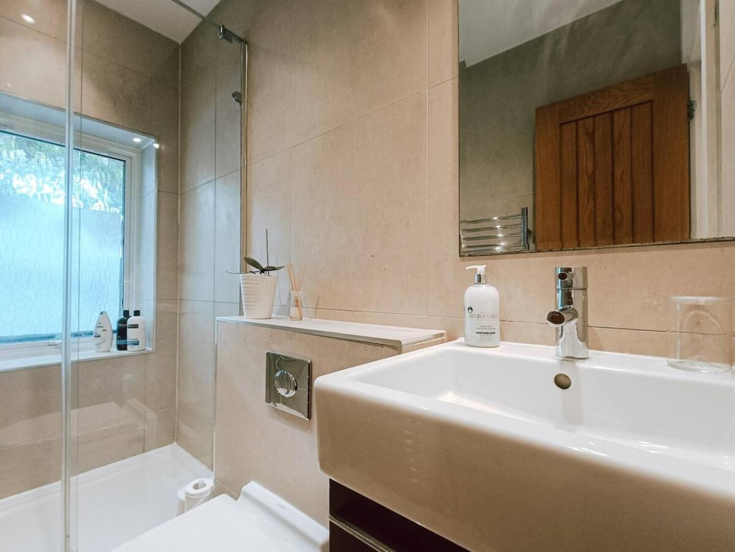 Strawberry Hill The Sandy Studio Flat In Petersham מראה חיצוני תמונה